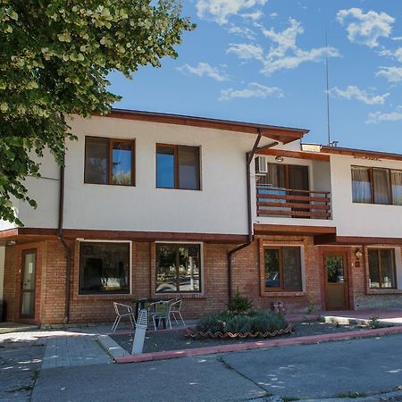 Family Hotel Kipra Εξωτερικό φωτογραφία