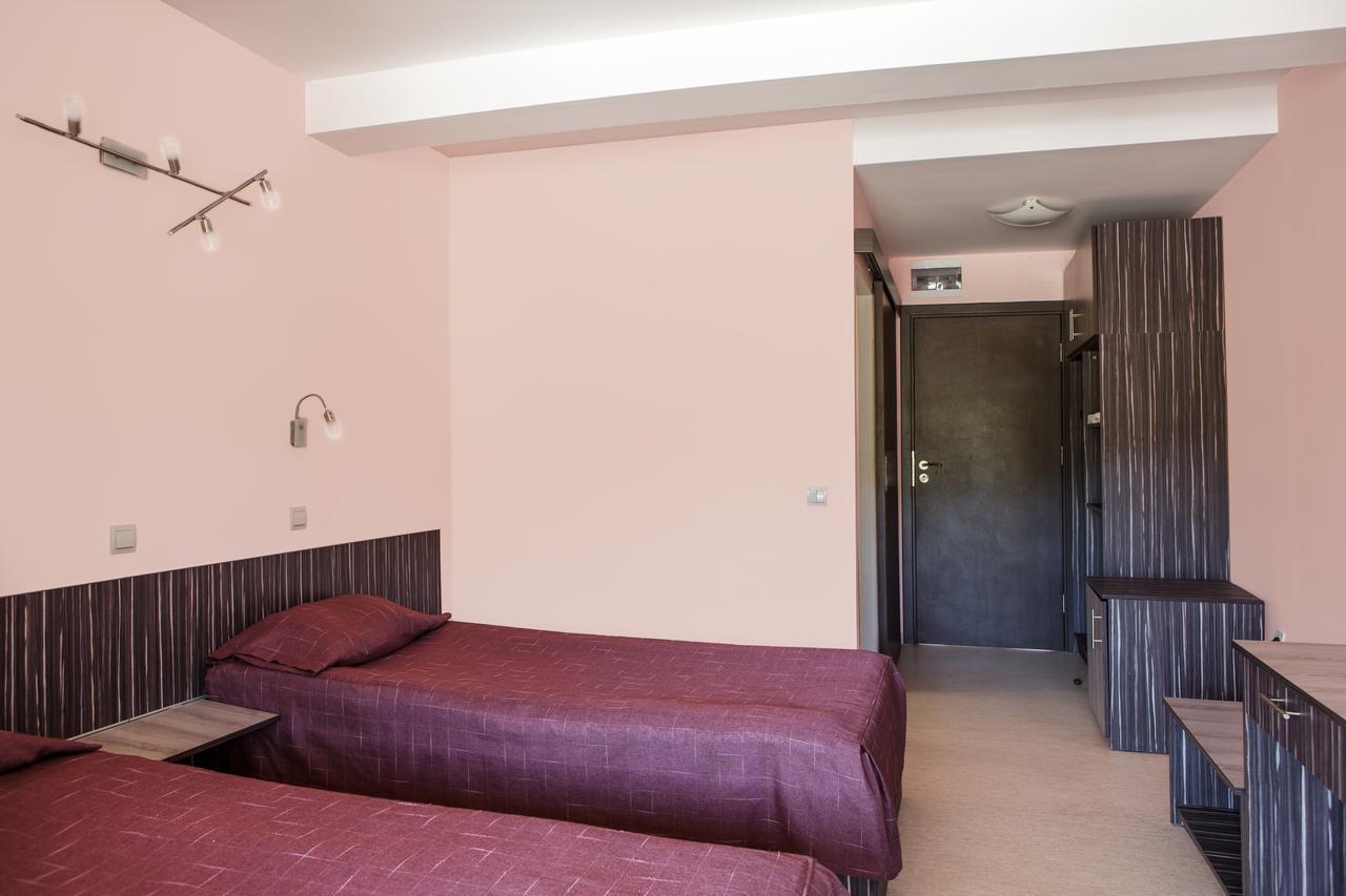 Family Hotel Kipra Εξωτερικό φωτογραφία
