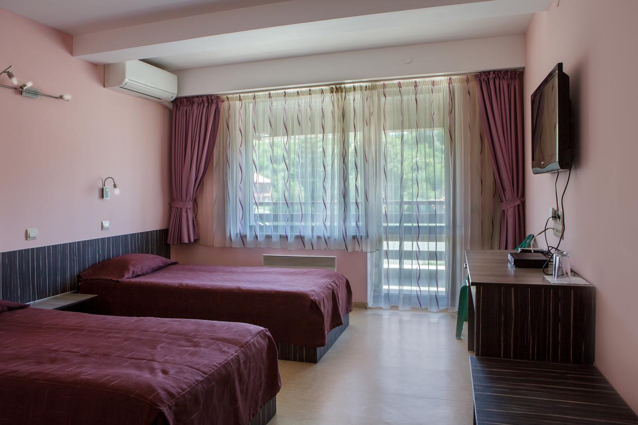 Family Hotel Kipra Εξωτερικό φωτογραφία