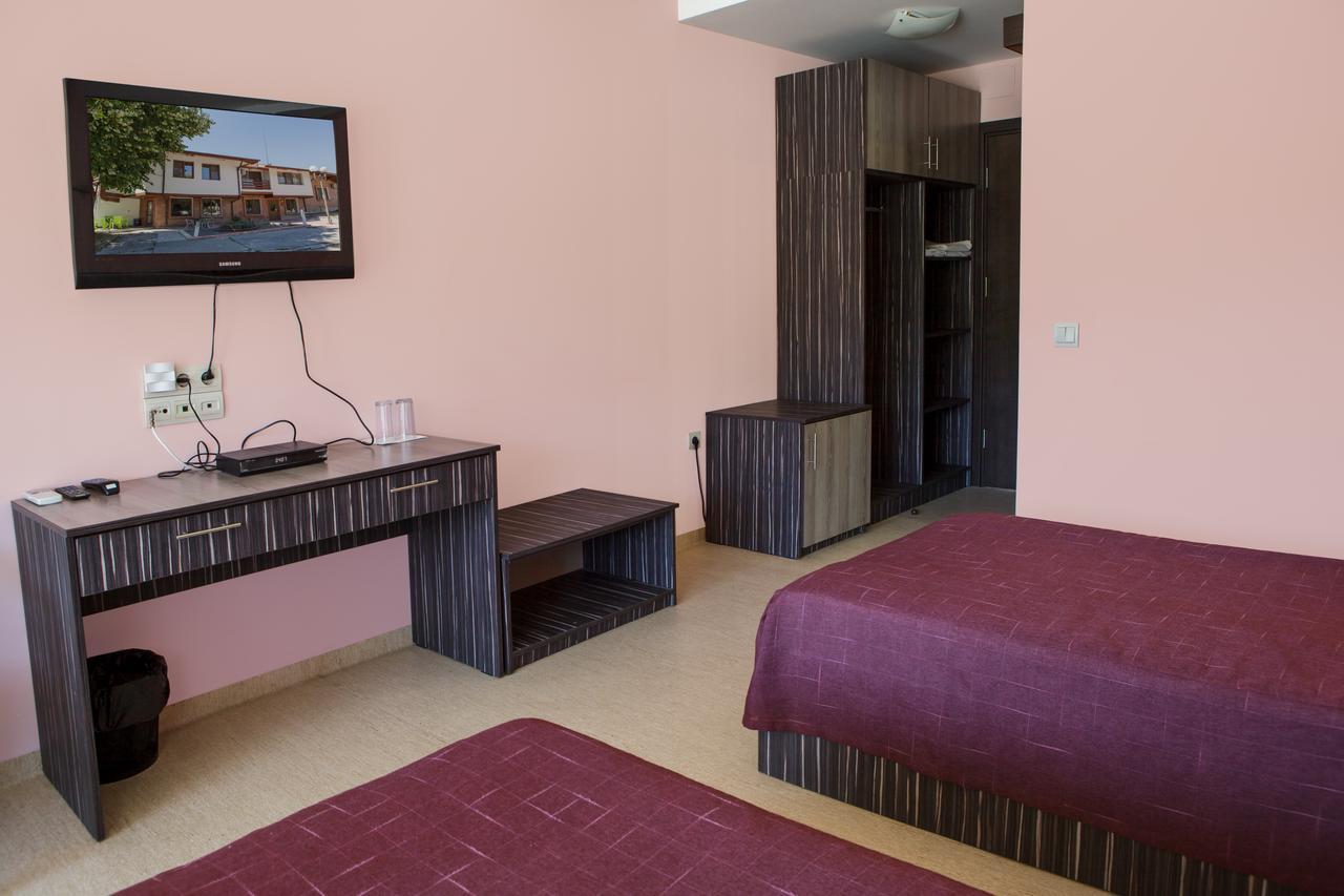 Family Hotel Kipra Εξωτερικό φωτογραφία