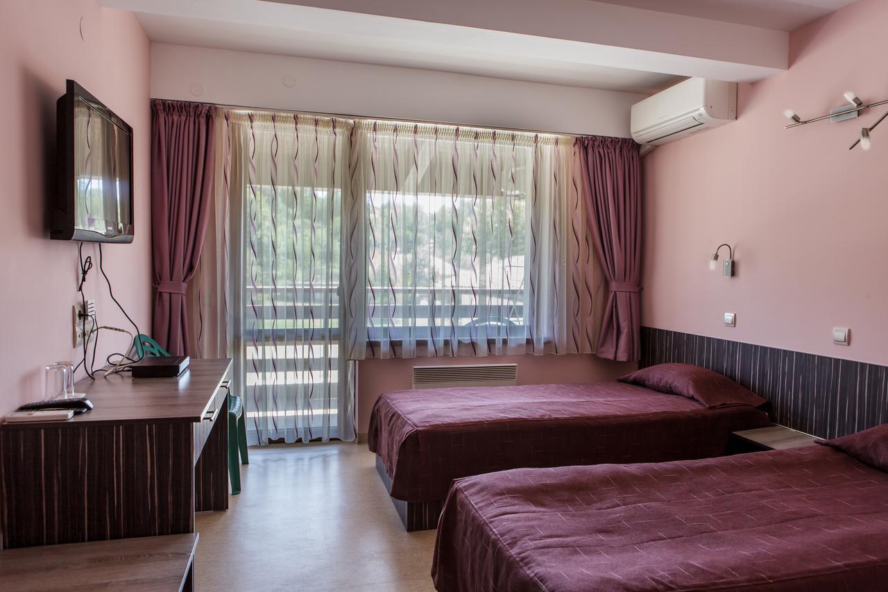 Family Hotel Kipra Εξωτερικό φωτογραφία